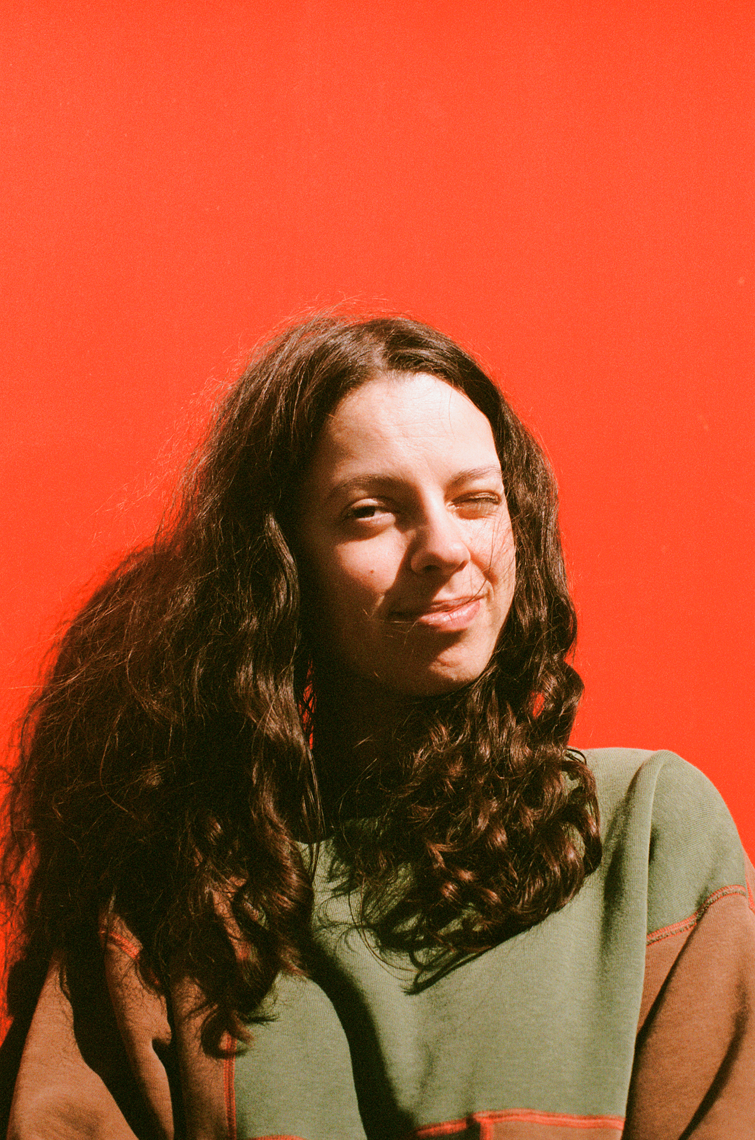 Tirzah – artist against orange background