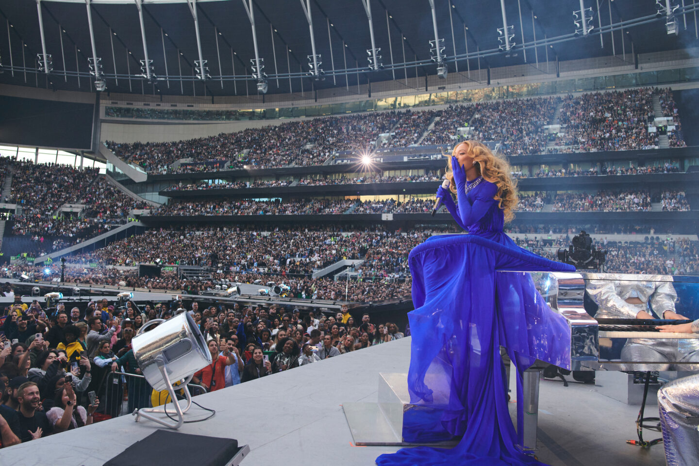 Beyoncé live in London – so good she has to open for herself - Loud And ...